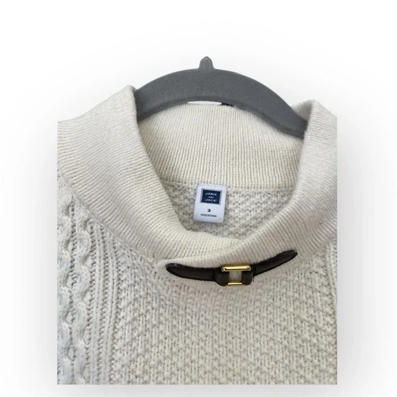 White knit top with metal buckle detail , jane and jack - Picture 3 of 4